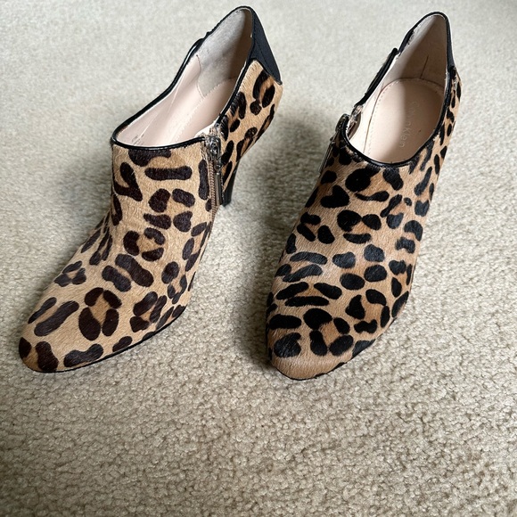 Calvin Klein leopard print booties. Size 8 - Picture 6 of 7